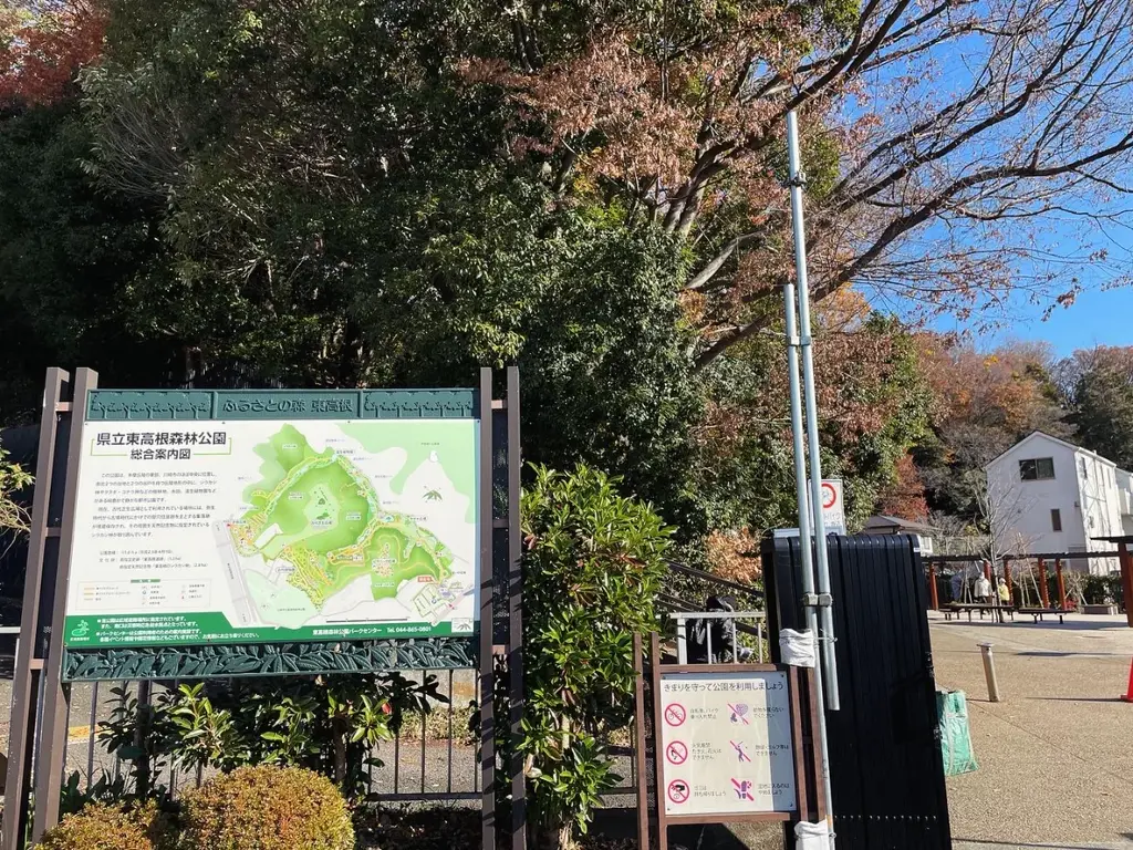 園内案内板 敷地がとても広く山になってることがわかる