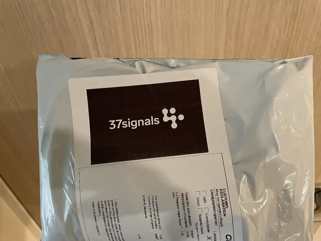 37signalsのマークが入った郵便物
